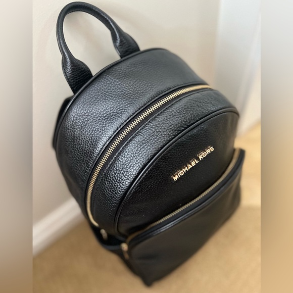 Michael Kors Large Abbey Pebbled Leather Backpack Black with gold hardware - Picture 6 of 14